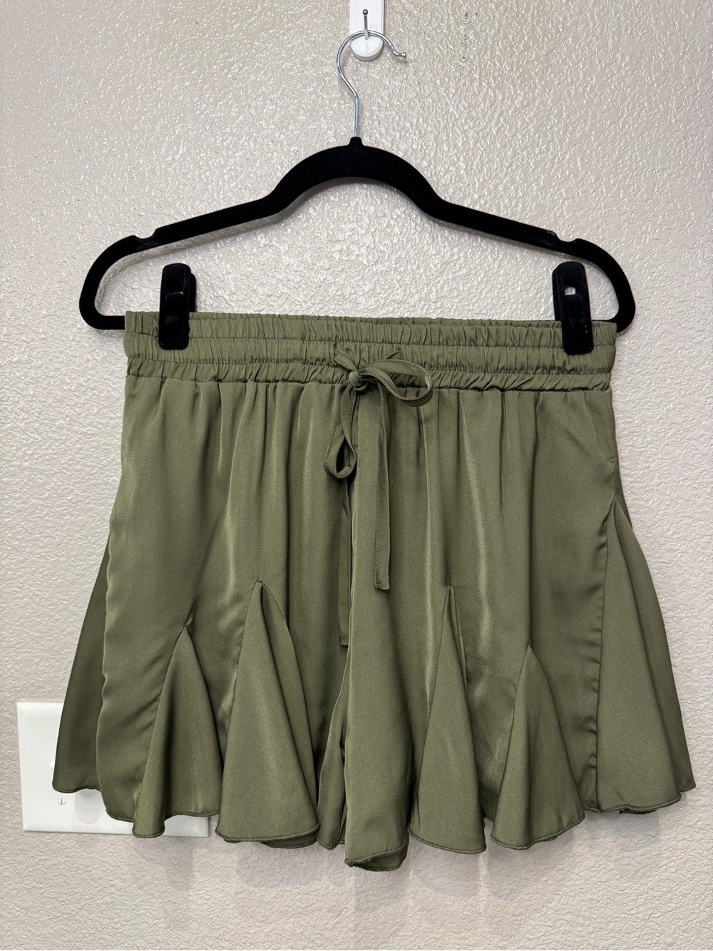 Glam Olive Green Satin Godet Ruffle Shorts Size Large Boho